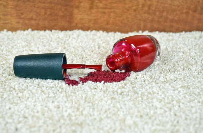 Nagellack aus Teppich entfernen: Tipps für eine schnelle Fleckentfernung
