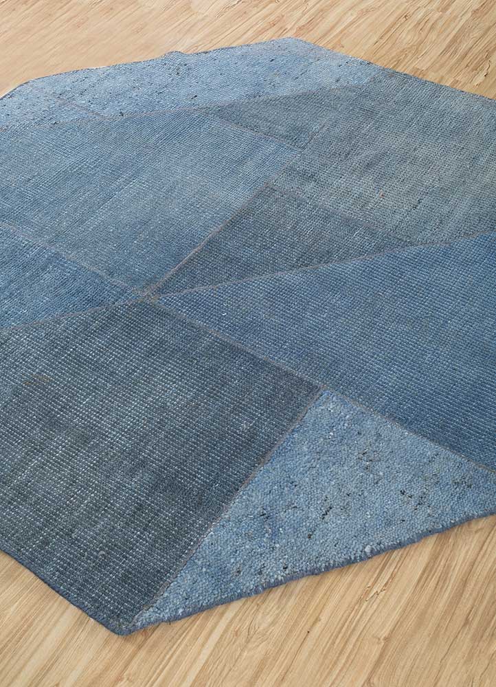 Ullteppe spesiell form  - 180 x 180 cm - blå