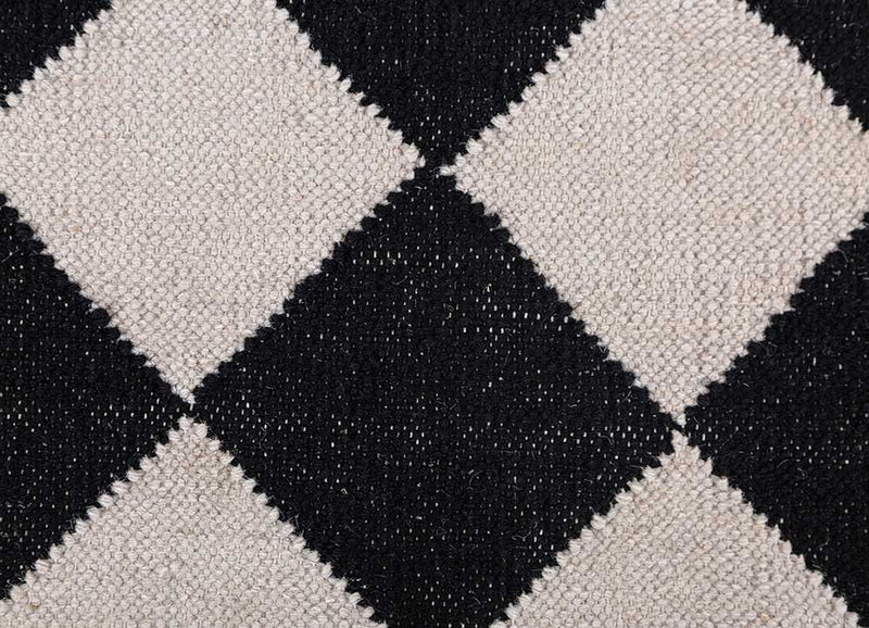 Ullteppe - 280 x 182 cm - svart og hvitt