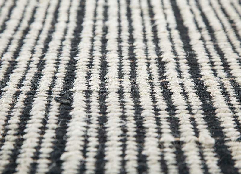 Sisalteppe - 240 x 150 cm - svart og hvitt