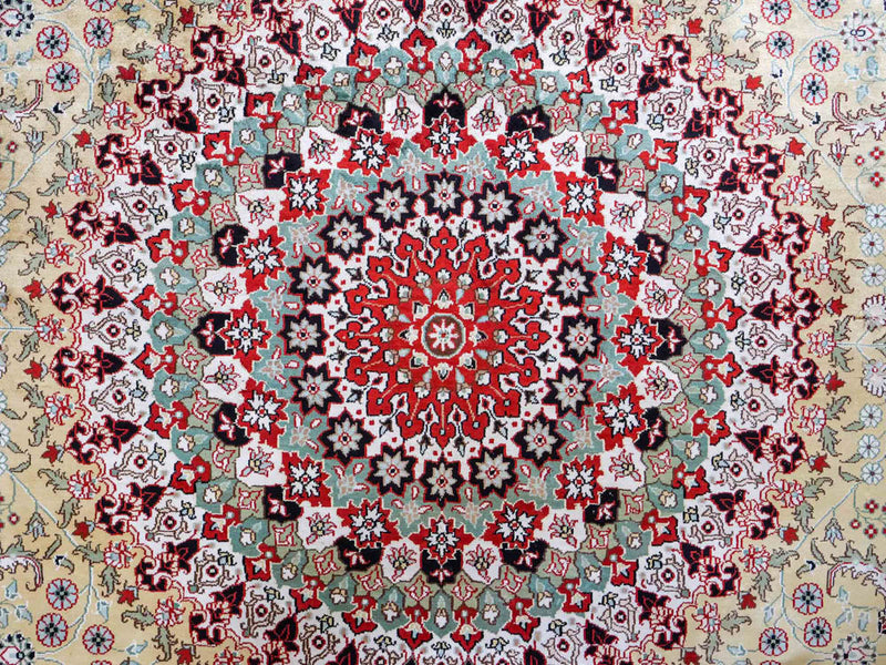 Silketeppe - Kina silke - 373 x 275 cm - lys beige