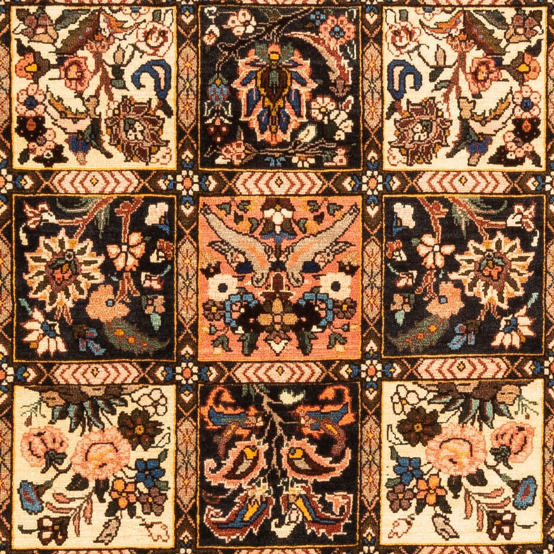 Bakhtiari Teppe 207x199cm - Persisk teppe